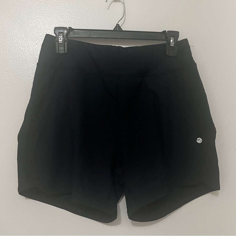 Willit women’s black shorts size 4. NWT